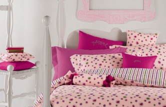 Povlečení z kolekce Michelle (Blugirl Homeware), složení 100% bavlna, možnost výběru povlečení na jednolůžko i dvoulůžko, v setu tři rozměry polštářů, cena od cca 7 450 Kč, SVAD DONDI