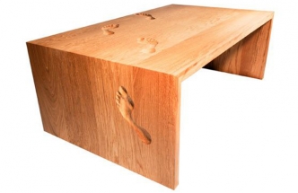 Slušná výchova stranou, po stole se chodí a frčí to