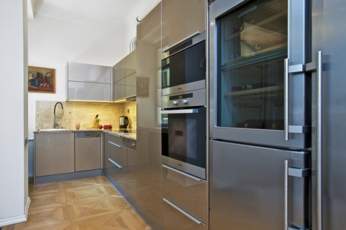 Kuchyňská sestava se spotřebiči Liebherr a Miele je vyrobena na zakázku podle návrhu Tomáše Legnera.