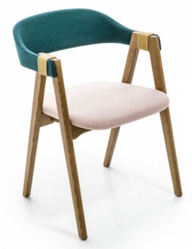 Židle/křeslo Mathilda, masivní ořechové dřevo, polyuretanová pěna a tkanina, 73 x 55 x 52 cm, design Patricia Urquiola, Moroso, cena 26 426 Kč, www.konsepti.cz