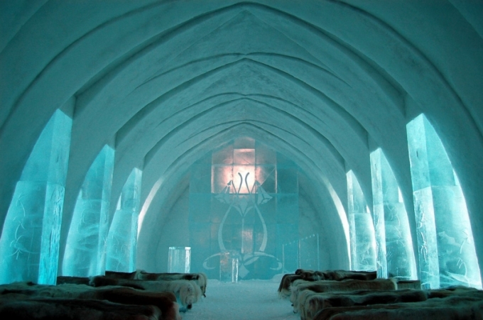 Proslulý ledový hotel ve Švédsku využívá environmentálně šetrné technologie NIBE. Neroztaje ani v létě!