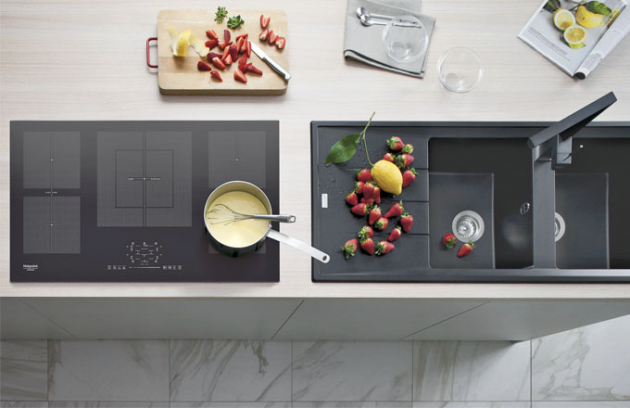 Indukční varná deska Hotpoint KIF 952 BXLD B v nadstandardní šířce 86 cm skýtá 5 plotýnek, které jsou propojitelné do dvou flexi zón, Hotpoint, cena 24 990 Kč, www.hotpoint.cz Indukční varná deska Hotpoint KIF 952 BXLD B v nadstandardní šířce 86 cm skýtá 5 plotýnek, které jsou propojitelné do dvou flexi zón, Hotpoint, cena 24 990 Kč, www.hotpoint.cz