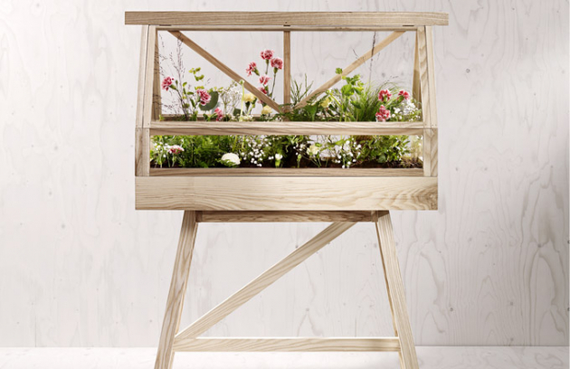 Interiérový skleník Greenhouse (Design House Stockholm), 2 velikosti, jasanové dřevo, možnost usazení volně nebo na podstavci, 2 barevné verze, cena podle velikosti od 7 154 Kč, WWW. DESIGNBUY. CZ Interiérový skleník Greenhouse (Design House Stockholm), 2 velikosti, jasanové dřevo, možnost usazení volně nebo na podstavci, 2 barevné verze, cena podle velikosti od 7 154 Kč, WWW. DESIGNBUY. CZ