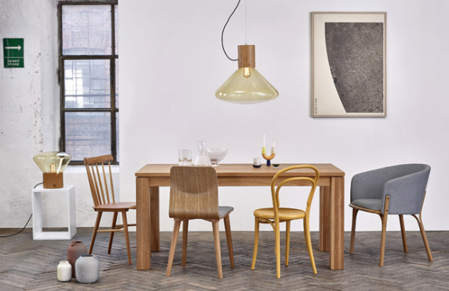 Židle TON zleva: Ironica, retro styl, ručně broušené zádové opěrky, cena 2 250 Kč; židle Malmö, několik barevných verzí včetně dvoubarevné, cena 4 260 Kč; ikonická židle 14, několik barev, cena 3 690 Kč; křeslo Split, zajímavý detail rozštěpení nohy v horní části pod sedákem, cena 18 670 Kč, www.ton.cz Židle TON zleva: Ironica, retro styl, ručně broušené zádové opěrky, cena 2 250 Kč; židle Malmö, několik barevných verzí včetně dvoubarevné, cena 4 260 Kč; ikonická židle 14, několik barev, cena 3 690 Kč; křeslo Split, zajímavý detail rozštěpení nohy v horní části pod sedákem, cena 18 670 Kč, www.ton.cz