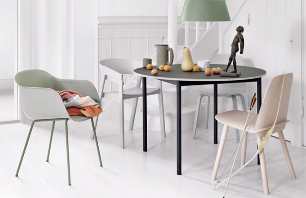Závěsná lampa Ambit (Muuto), lakovaný hliník, v nabídce několik pastelových odstínů, cena 8 070 Kč, www.designville.cz Závěsná lampa Ambit (Muuto), lakovaný hliník, v nabídce několik pastelových odstínů, cena 8 070 Kč, www.designville.cz