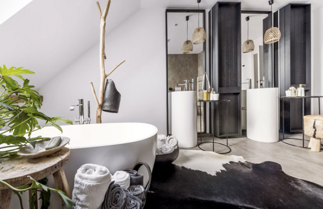 Volně stojící vana Vasca a umyvadla Minimal (Casabath), kompozitní materiál, jsou osazené bateriemi Biccapa (Antonio Luppi) Volně stojící vana Vasca a umyvadla Minimal (Casabath), kompozitní materiál, jsou osazené bateriemi Biccapa (Antonio Luppi)
