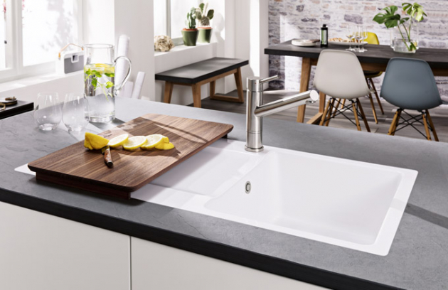 Plochý keramický dřez Siluet 50 Flat (Villeroy and Boch), dostupný v několika barevných provedeních a velikostech, cena od 25 417 Kč, www.koupelny-ptacek.cz Plochý keramický dřez Siluet 50 Flat (Villeroy and Boch), dostupný v několika barevných provedeních a velikostech, cena od 25 417 Kč, www.koupelny-ptacek.cz