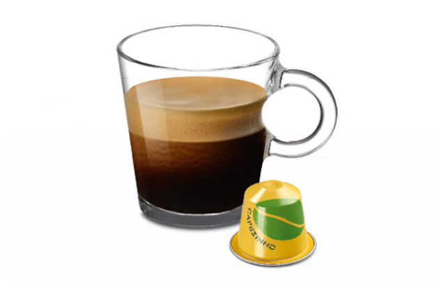 Jedna z nejúspěšnějších limitovaných edic Nespresso Cafezinho do Brasil se po třech letech vrací, aby opět přinesla esenci brazilské kávové kultury v každém doušku výrazně aromatického espressa.