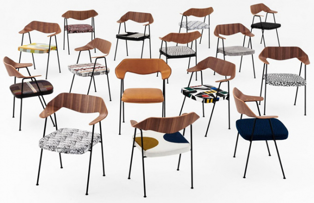 Patnáct jedinečných interpretací kultovní židle 675 od designéra Robina Daye pro dobrou věc. Výtěžek z dražby těchto kousků půjde na konto nadace Robin and Lucienne Day Foundation.