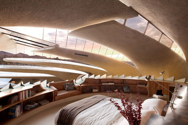 Dům navržený americkým architektem Kendrickem Bangsem Kelloggem v 80. letech 20. století vychází z kalifornské pouště jako pavoukovec. Návrhu interiéru se ujal designér John Vugrin. Dům navržený americkým architektem Kendrickem Bangsem Kelloggem v 80. letech 20. století vychází z kalifornské pouště jako pavoukovec. Návrhu interiéru se ujal designér John Vugrin.