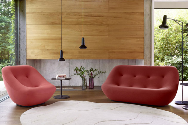 Pohovka a křeslo Bonnie (Ligne Roset), design Pierre Paulin, látkové celočalounění, křeslo  cena od 66 028 Kč, pohovka cena od  98 668 Kč,   www.ligne-roset.cz