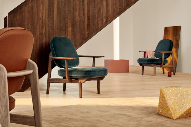 Španělský designér Jaime Hayón uchopil dánský přístup k designu, přidal něco ze své jižanské vášně a za pomoci tradičních řemeslných postupů navrhl lounge chair JH97 (Fritz Hansen).
