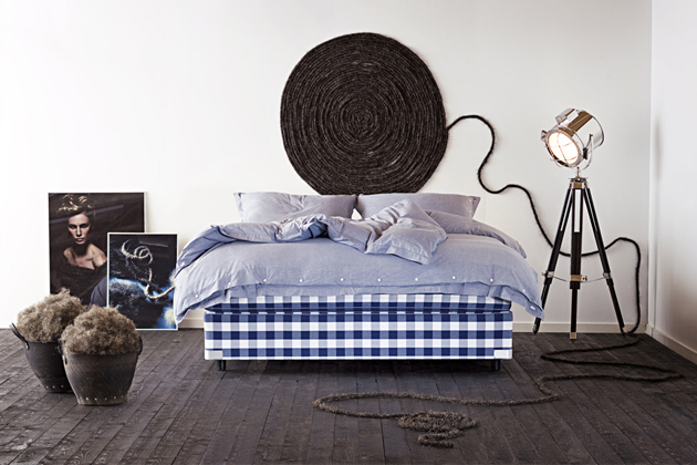 Dvoulůžková postel Hästens 2000T II (Hästens) se díky dokonale propracovaným detailům a jedinečnému designu řadí mezi nejexkluzivnější modely této prestižní značky, www.postele-hastens.cz Dvoulůžková postel Hästens 2000T II (Hästens) se díky dokonale propracovaným detailům a jedinečnému designu řadí mezi nejexkluzivnější modely této prestižní značky, www.postele-hastens.cz