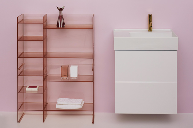 Skříňka Sound-Rack (Kartell by Laufen), pudrová, 75 × 53 × 26 cm, termoplastický polymer, cena 13 800 Kč, WWW.KARTELLSHOP.CZ Skříňka Sound-Rack (Kartell by Laufen), pudrová, 75 × 53 × 26 cm, termoplastický polymer, cena 13 800 Kč, WWW.KARTELLSHOP.CZ
