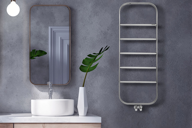 DECENTNÍ MINIMALISMUS Perfektní kombinace minimalistického designu, vysokého stupně funkčnosti a snadného použití. Zajímavé jsou zejména zaoblené tvary a kartáčovaný leštěný povrch. Spin představuje design budoucnosti – jednoduchost, funkčnost a styl. Vhodný pro odložení i velkých ručníků. Držák ručníků Spin (Hammam Design Radiator), recyklovatelná nerezová ocel, cena na dotaz, WWW.HAMMAMRADIATOR.COM DECENTNÍ MINIMALISMUS Perfektní kombinace minimalistického designu, vysokého stupně funkčnosti a snadného použití. Zajímavé jsou zejména zaoblené tvary a kartáčovaný leštěný povrch. Spin představuje design budoucnosti – jednoduchost, funkčnost a styl. Vhodný pro odložení i velkých ručníků. Držák ručníků Spin (Hammam Design Radiator), recyklovatelná nerezová ocel, cena na dotaz, WWW.HAMMAMRADIATOR.COM