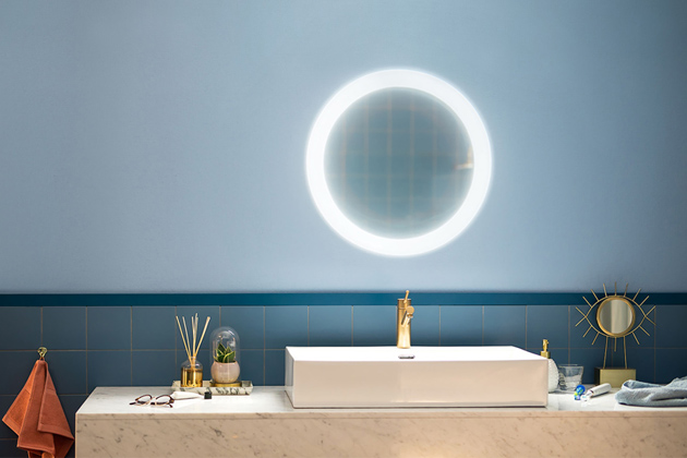 Zrcadlové osvětlení Hue White Ambiance Adore (Philips), bezdrátové ovládání pomocí stmívacího vypínače, plná kontrola přes smart zařízení, cena 6 499 Kč, WWW.HORNBACH.CZ Zrcadlové osvětlení Hue White Ambiance Adore (Philips), bezdrátové ovládání pomocí stmívacího vypínače, plná kontrola přes smart zařízení, cena 6 499 Kč, WWW.HORNBACH.CZ