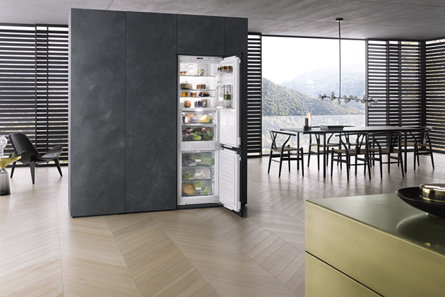 Vestavná chladnička s mrazničkou KFN 37682 iD (Miele), A++, PerfectFresh Pro, FlexiLight, NoFrost, ComfortClean, cena 58 990 Kč, WWW.MIELE.CZ