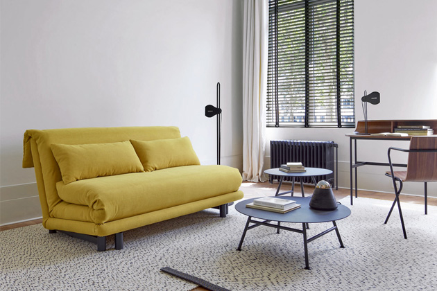 Rozkládací pohovka Multy (Ligne Roset), design Claude Brisson, rozměr spací plochy 153 × 194 cm, cena od 49 000 Kč, WWW.LIGNE-ROSET.COM