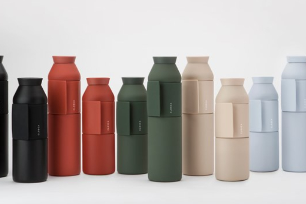 Lahev Closca bottle wave lze neustále doplňovat a vypadá krásně. Je vyrobena z nerezové oceli a má patentovanou silikonovou rukojeť, kterou lze připevnit na tašky, batohy či kola.
