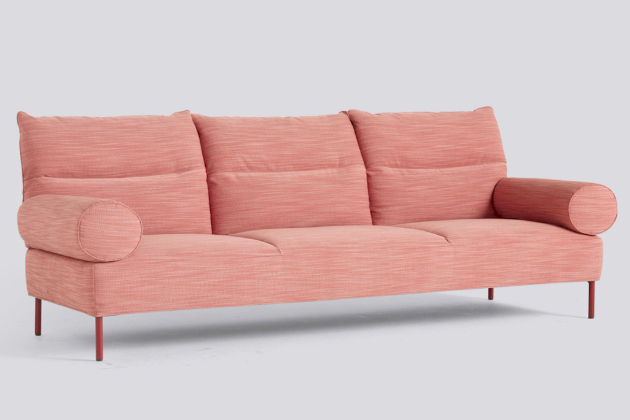 Komfort pohodlné postele a univerzálnost pohovky spojuje v jeden elegantní celek modulární série Pandarine (Hay).