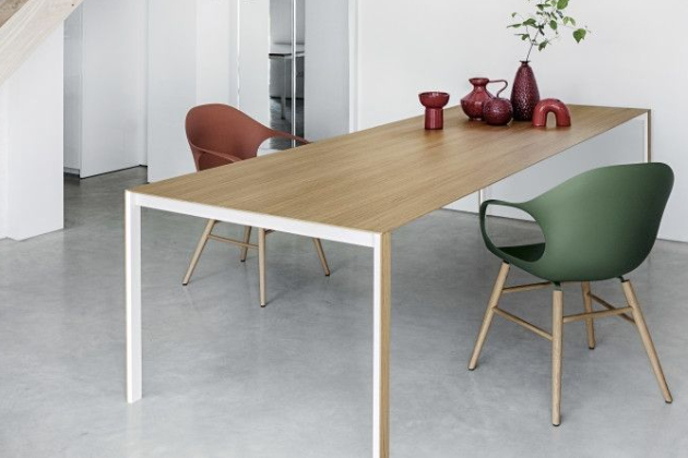 Stůl Thin-K je důvtipný jako myšlenka, dokonalý jako matematické vzorce, jenž byly inspirací pro designéra Luciana Bertoncini, jehož vášní je mechanika.