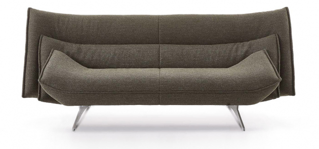 Sofa Mitchell (Koinor), podnož z nerezové oceli, čalounění textil nebo kůže, cena od 75 384 Kč, WWW.HOMESTYLE.CZ