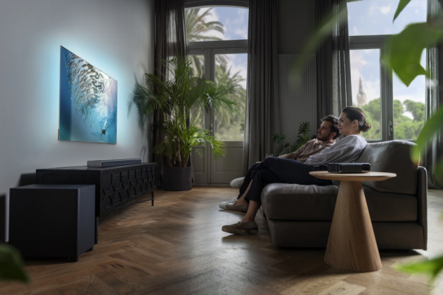 Pod názvem Soundbar Philips Fidelio B97 se ukrývá elegantní štíhlý audiosystém, který se jako jeden z prvních produktů Philips Sound pyšní certifikací IMAX Enhanced přinášející prémiový zážitek z IMAX kin do domácnosti. Součástí soundbaru jsou dva oddělitelné bezdrátové reproduktory Surround-on-demand. 