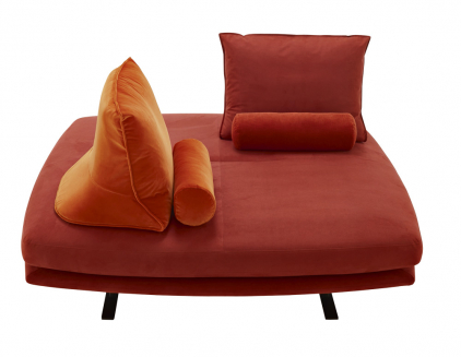 Sofa Prado Square (Ligne Roset), design Christian Werner, výplň polyuretanová pěna a husí peří, rozměry 87 × 160 × 160 cm, výška sedu 40,5 cm, cena 140 100 Kč, WWW.LIGNE-ROSET.COM