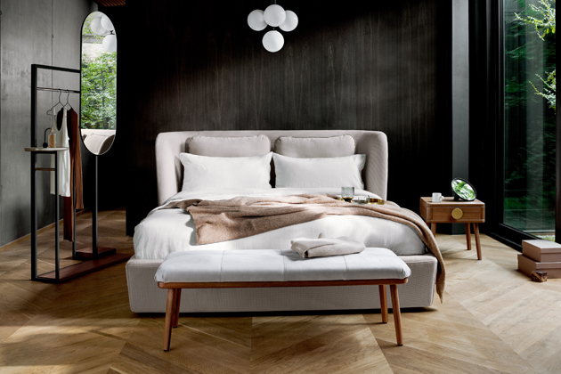 Celočalouněná postel Tondo (Rolf Benz), design Labsdesign, vnitřní rám z masivního dřeva, dostupné v několika rozměrech a materiálových provedeních, cena na dotaz, WWW.STOPKA.CZ