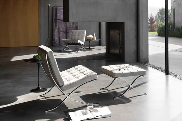 Křeslo Barcelona (Knoll), design Ludwig Mies van der Rohe, rozměry 77 x 75 x 77 cm, cena 181 550 Kč, www.knoll.com