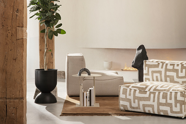 Modulární sofa Catena (Ferm Living), textilní čalounění, výplň mikrobuňková pěna, cena od 55 612 Kč, www.designville.cz