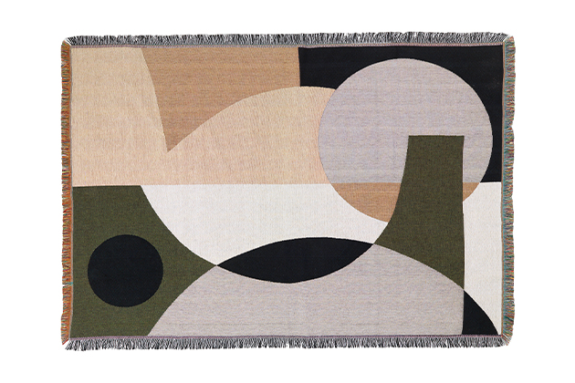 Entire Tapestry Blanket (Ferm Living), 100% bavlna, rozměry 120 × 170 cm, cena 3 455 Kč, WWW.DESIGNVILLE.CZ