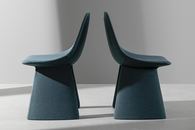 Židle Agea se specifickým monolitickým designem