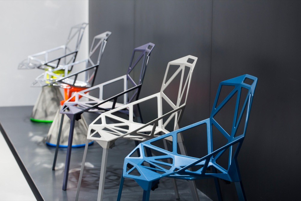 Židle Chair One, design Konstantin Grcic