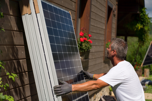 Český trh s fotovoltaickými systémy je i přes mírné excesy stabilní, razantní omezení dotací pro fotovoltaické elektrárny se nechystá