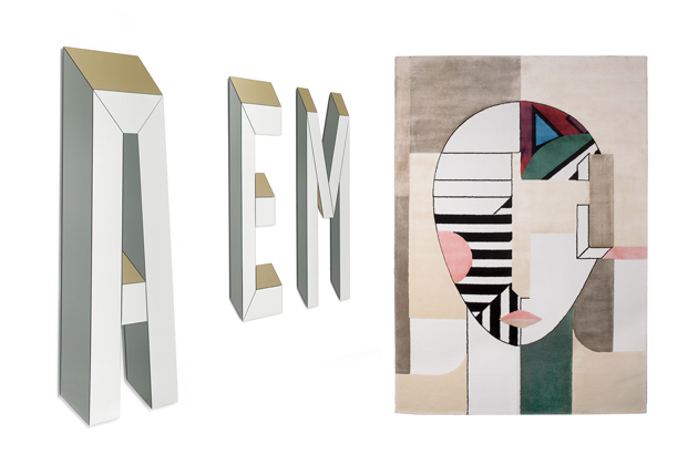 Vlevo: zrcadlo z kolekce Letteronza (Mogg), která zahrnuje každé písmeno abecedy, design Marcantoni, dva rozměry. Vpravo: kusový koberec Oscar z kolekce Geometric (Rug’society), přírodní vlna, hedvábí, 200 × 300 cm
