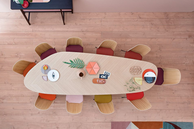 Tweed - stůl s plynule nepravidelným tvarem