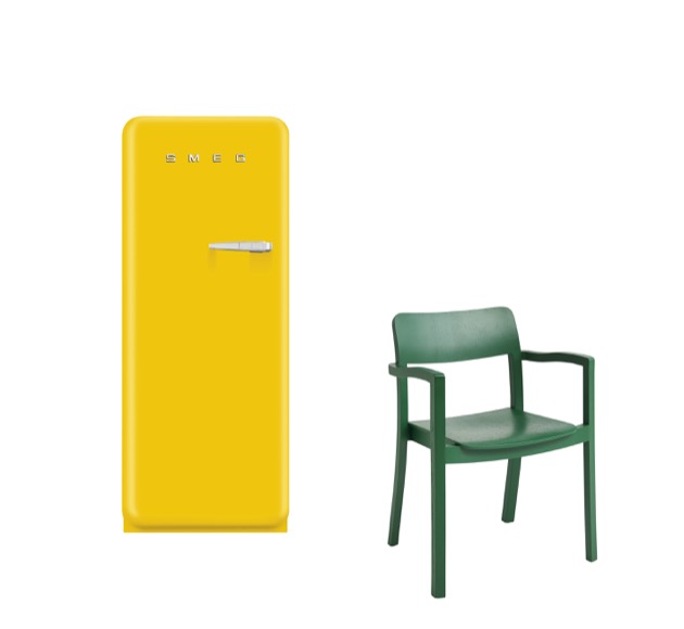Vlevo: chladnička FAB28LYW5 z kolekce Styl 50. let (Smeg). Vpravo: židle z kolekce Pastis (HAY), design Julien Renault