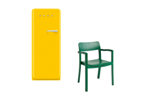 Vlevo: chladnička FAB28LYW5 z kolekce Styl 50. let (Smeg). Vpravo: židle z kolekce Pastis (HAY), design Julien Renault