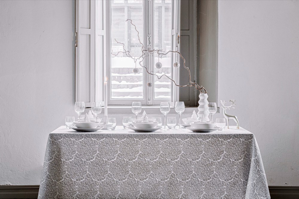 Nadčasový ubrus z textilie Jäkälä (Pentik), design Minna Niskakangas, 100% bavlna, šíře 150 cm