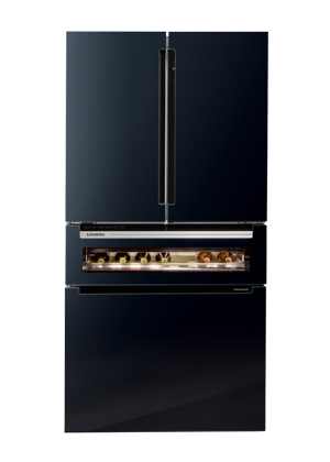 Chladničku KF96RSBEA lze připojit do systému chytré domácnosti Home Connect a obsluhovat ji na dálku, nabízí integrovanou vinotéku i výrobník ledu, cena 89 990 Kč