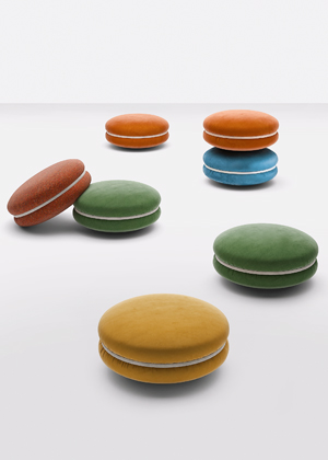 Taburet Macaron, textilie i kůže, průměr 79 cm, výška  39 cm, cena od 21 500 do 27 700 Kč