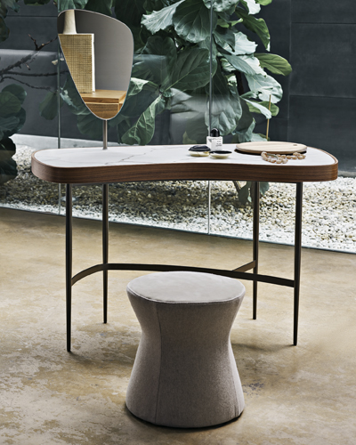Puf Clessidra design Mauro Lipparini, dřevo, polyuretan, kompletně snímatelná textilie vyšší kategorie Must, cena 21 780 Kč