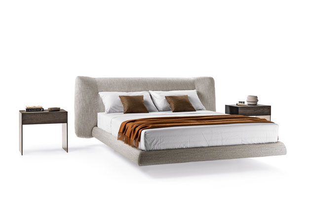 Postel Bed-In, design Mauro Lipparini, v textilii i v kůži, cena na dotaz