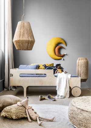 Dětská postel R Toddler Bed, finská překližka, matný lak, laminát, orientační cena 25 000 Kč