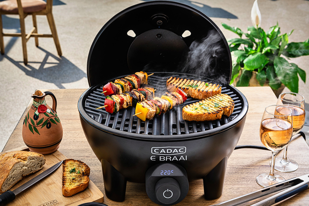 Přenosný elektrický gril Citi Chef 40 E-Braai, grilovací rošt z hliníkové slitiny s keramickým povrchem, nastavitelná teplota 70–270 °C, rozměr 48 × 36 × 45 cm, cena 7 659 Kč