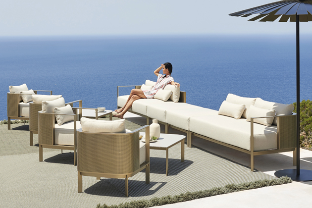 Nábytek z kolekce Solanas, design Daniel Germani, lakovaný hliník, více barev, orientační cena Gandía Blasco Solanas Lounge armchair 99 831 Kč, orientační cena Gandía Blasco Solanas Coffee Table 44 120 Kč Nábytek z kolekce Solanas, design Daniel Germani, lakovaný hliník, více barev, orientační cena Gandía Blasco Solanas Lounge armchair 99 831 Kč, orientační cena Gandía Blasco Solanas Coffee Table 44 120 Kč
