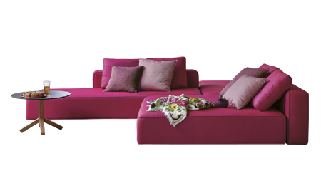 Sofa Dandy,  design Rodolfo Dordoni, hliníkový rám, elastické pásy, odnímatelná outdoorová textilie s Velcro suchými zipy, cena od 346 375 Kč 