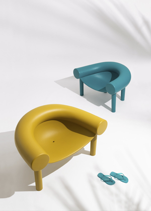 Křeslo Sam Son, design Konstantin Grcic, plastová základna a elastický polymer, více barev, cena 12 411 Kč