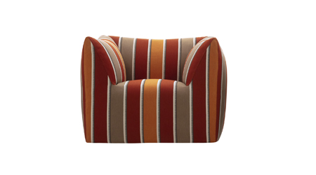 Křeslo, sofa a stolky Venexia, design Luca Nichatto, lakovaný kov, snímatelná outdoorová textilie, deska stolku keramika, cena křesla 82 000 Kč